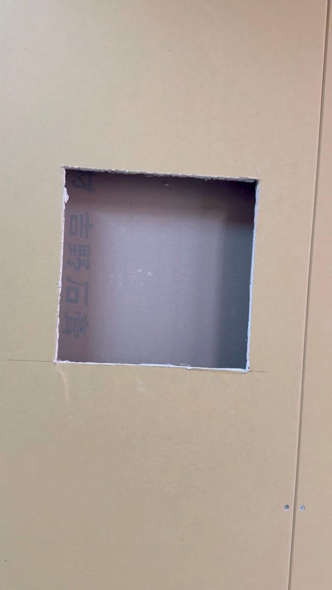 壁埋め込み収納